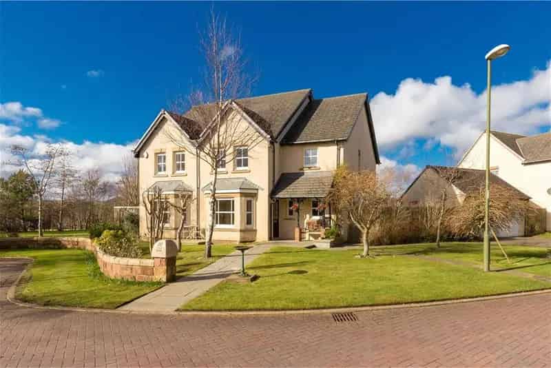 5 Bed Detached House 3 Reception Rooms Rosewell