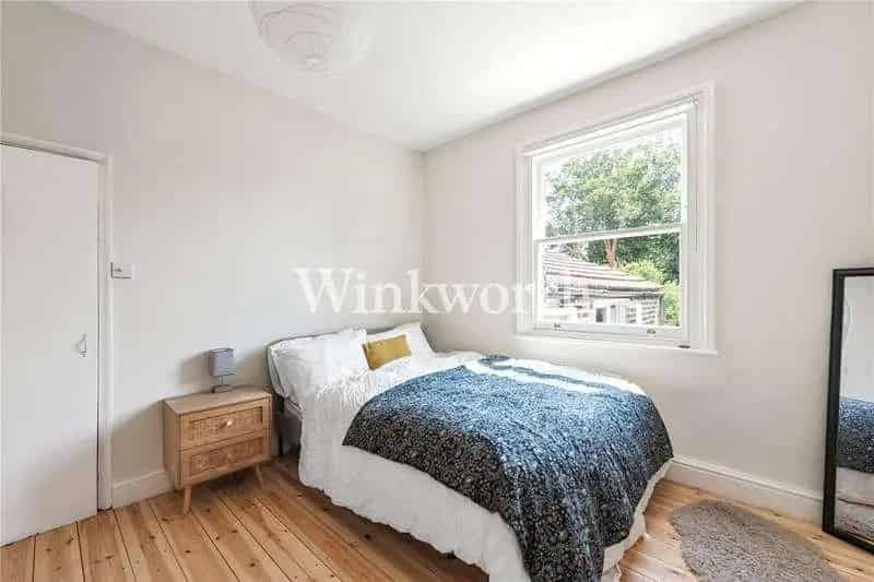 2 bed flat for sale