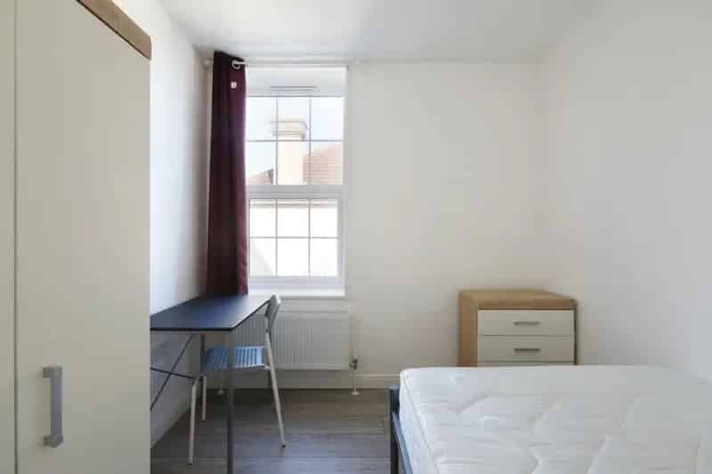 2 Bedroom Student Flat Furnished Great Location