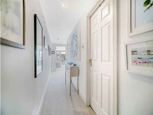 2 Bedroom Flat for Sale in West End Development