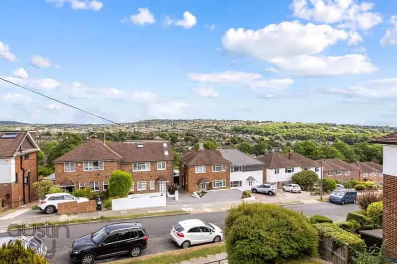 3 Bedroom Semi-Detached House for Sale in Westdene Brighton