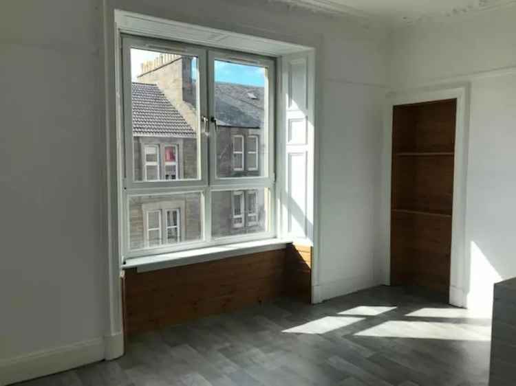 Flat For Rent in Strathmartine Road, Dundee, Scotland