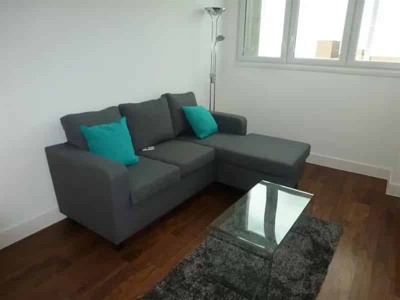 One Bedroom Furnished Apartment Near Broad Street