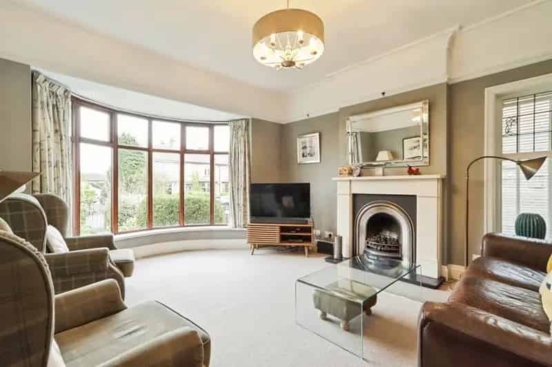 3 Bed End Terraced House with Large Gardens and Garage