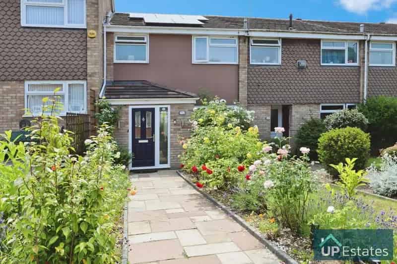 3 Bedroom Terraced House to Rent - Solar Panels & Low Bills