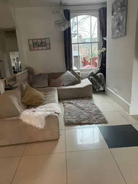 Large Family Home 3 Beds 2 Baths Large Garden Loft