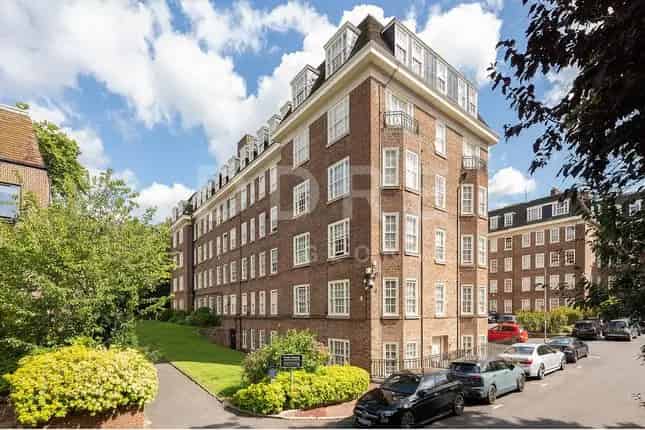 3 Bed Flat for Sale in Avenue Road London NW8