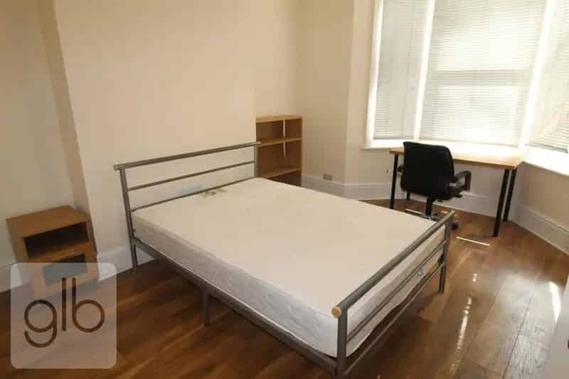6 Bedroom House Share for Sale