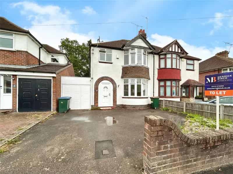 3 Bedroom Semi-Detached House to Rent