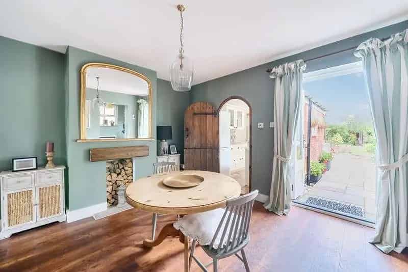 3 Bed Victorian House for Sale in Cobham
