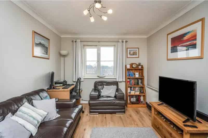 Beautiful Two Bedroom Apartment Available July Near Amenities