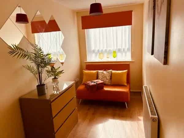 2 Bed Ground Floor Flat Near Bournemouth