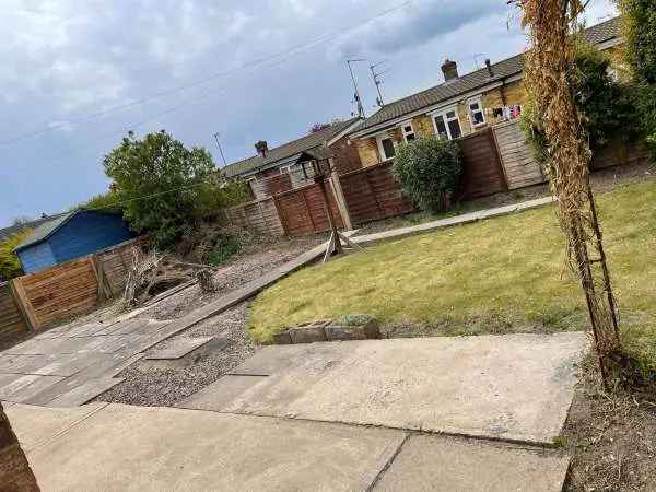 Bungalow For Rent in South Holland, England