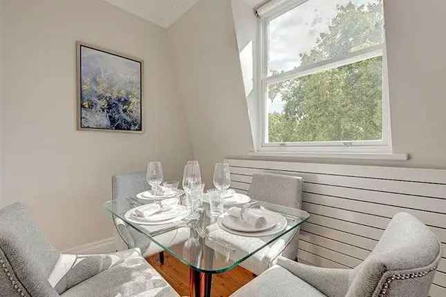 Flat to rent in Kensington Gardens Square, London W2