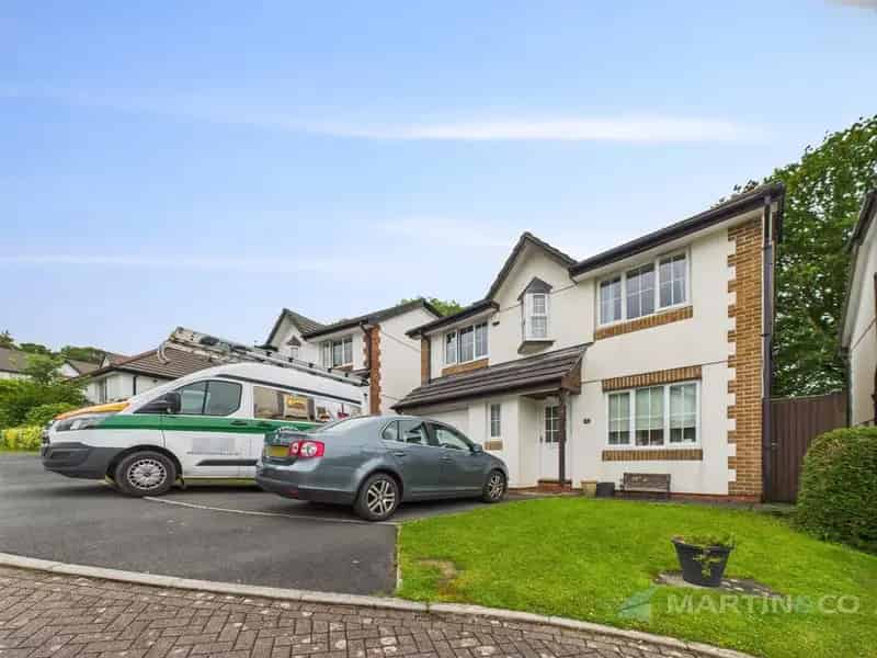 4 Bedroom Detached House To Rent