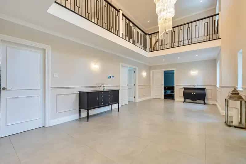 6 Bedroom Detached House Chipstead