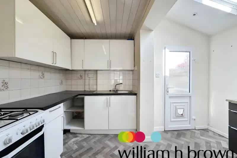 2 Bed End Terrace House with Parking and Garden
