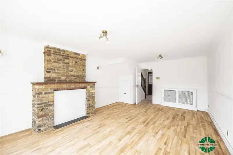 2 Bedroom End of Terrace House to Rent
