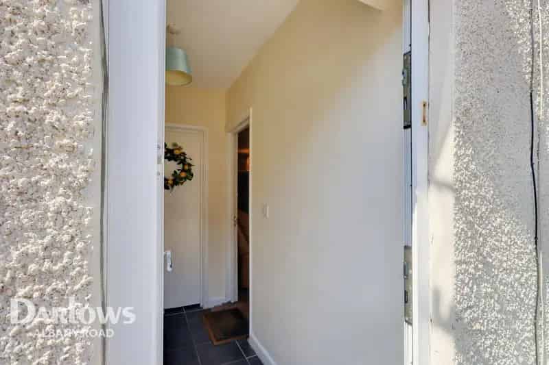 2 Bedroom Ground Floor Flat with Private Garden
