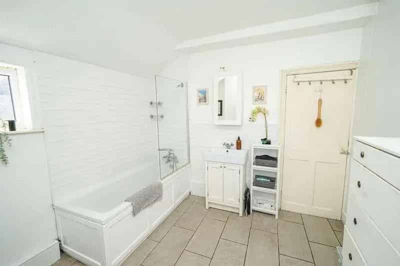 2 Bed Period Home For Sale Near Town Centre