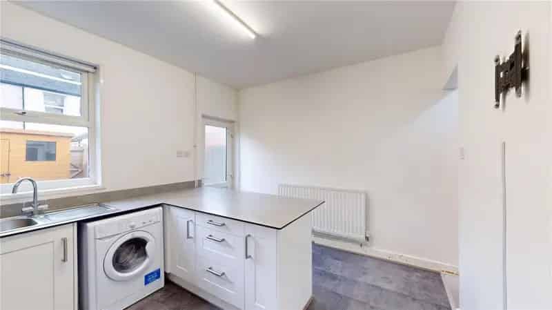 2 Bedroom Terraced House Birmingham City Views Gas Central Heating Permit Parking
