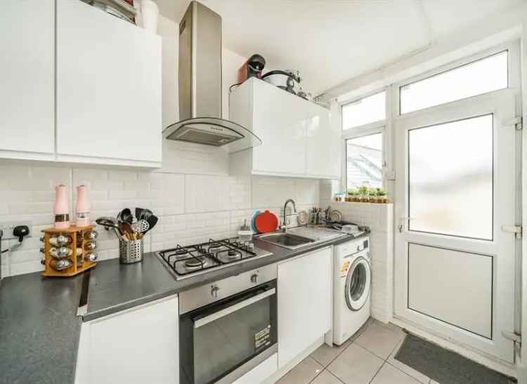 Four Bedroom Apartment near Raynes Park Station