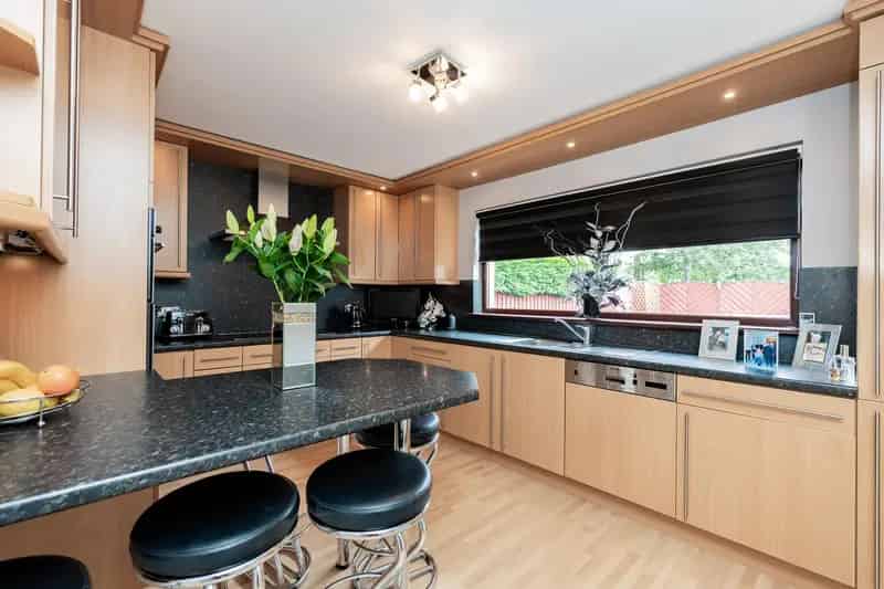 Spacious 4-Bedroom Detached House in Bridge of Don