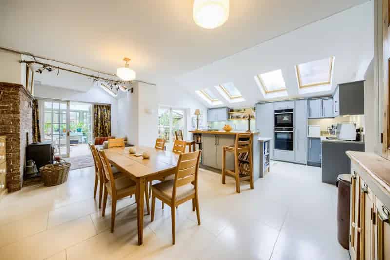 5 Bedroom Edwardian House with Solar Panels and Garage