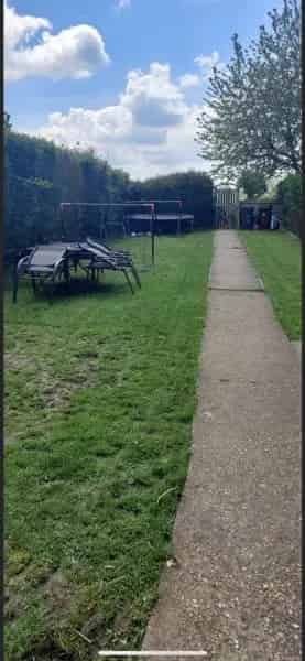 Large 3 Bed House with 2 Gardens and Driveway
