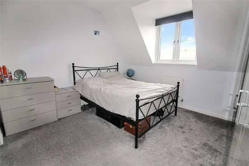 2 bed flat for sale