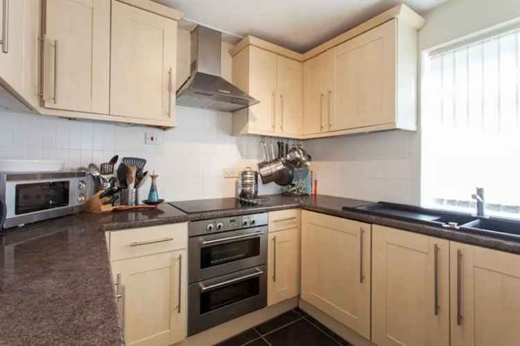 Spacious 2-Bedroom Ground Floor Apartment with Garage