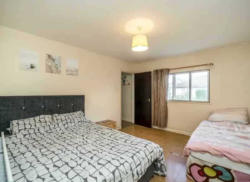 Bungalow near Acton Playing Fields and Tube Station