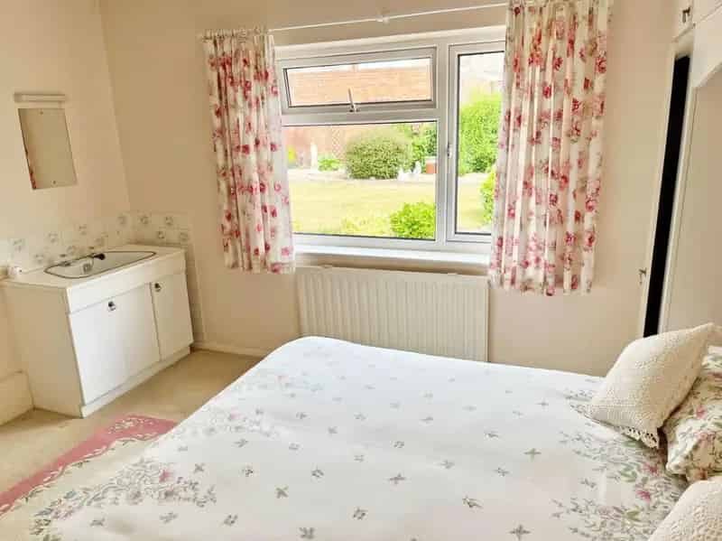 2 Bed Detached Bungalow Near Syston Town Centre