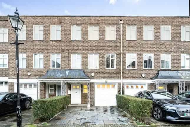 Terraced House for Sale in Notting Hill W14