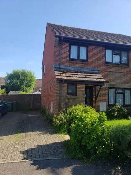 3 Bed Semi Detached House with Garden and Parking