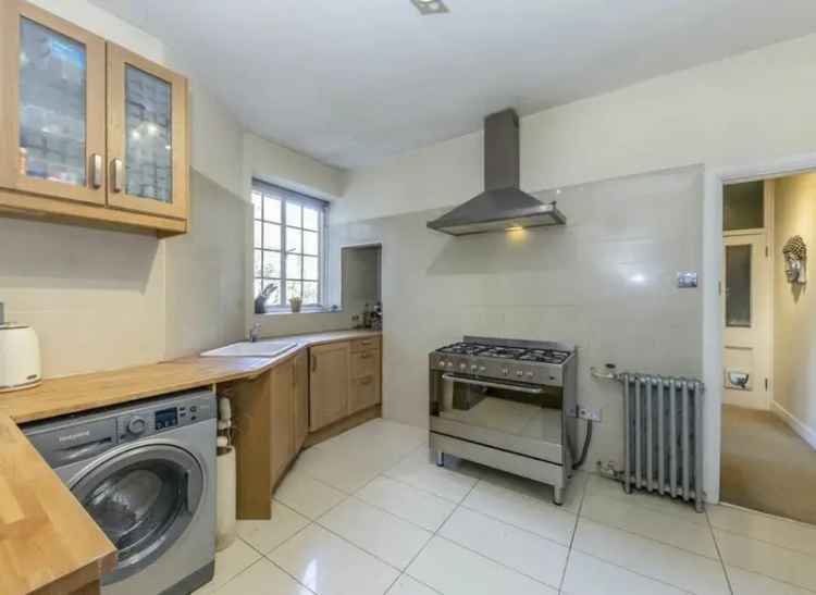 Flat For Sale in London, England