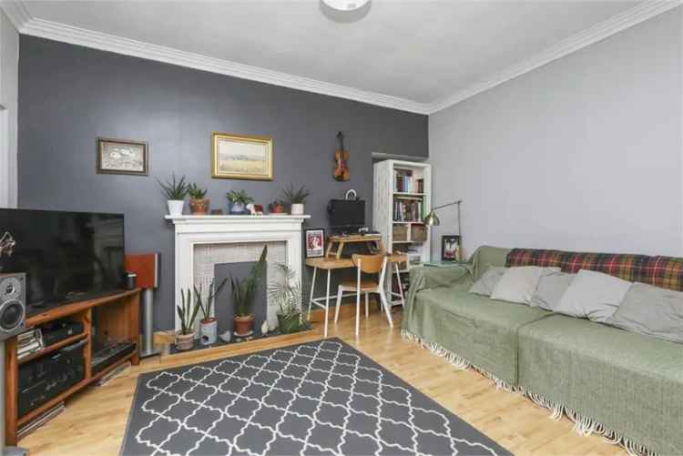 2 Bed Flat - Maindoor with 1 Reception Room