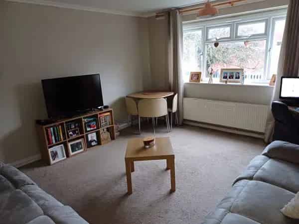 2 Bedroom 1st Floor Flat with Ample Parking and Playroom