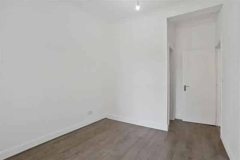 4 bed flat for sale