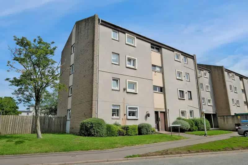 2 Bedroom Ground Floor Flat Summerhill Aberdeen