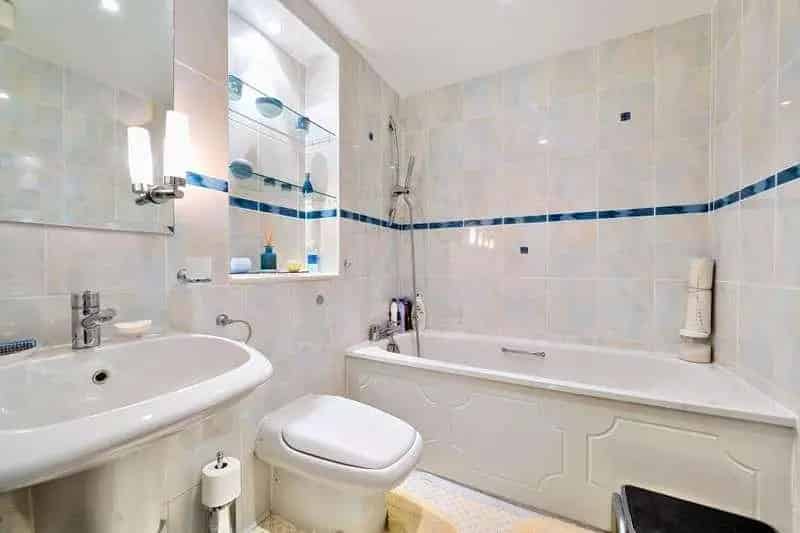 2 bed flat for sale