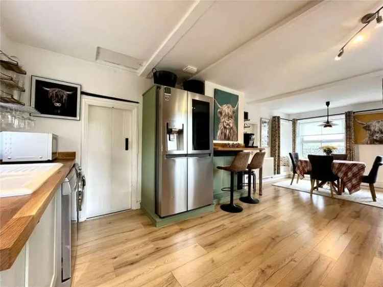 4 Bed House For Sale With Garage and Gardens