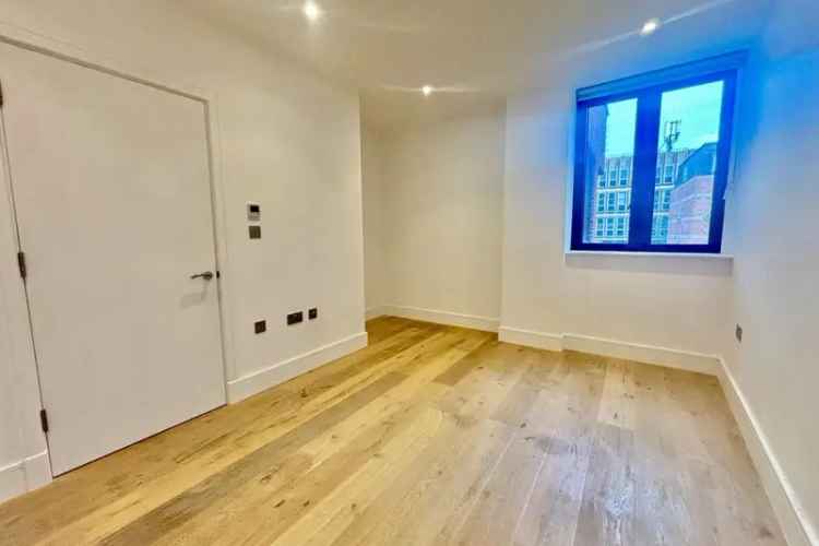 Spacious Apartment with Modern Kitchen and Large Double Bedroom - Zero Deposit Guarantee