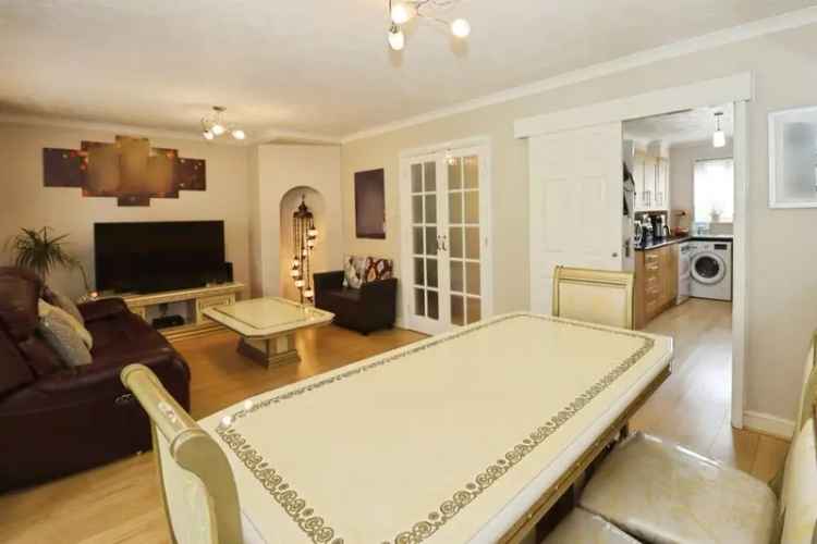 3 Bedroom Detached House for Sale in Emersons Green