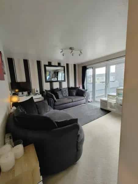 1 Bed Mews Flat Near Station with Private Garden