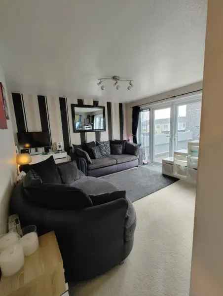 Flat For Rent in Southend-on-Sea, England