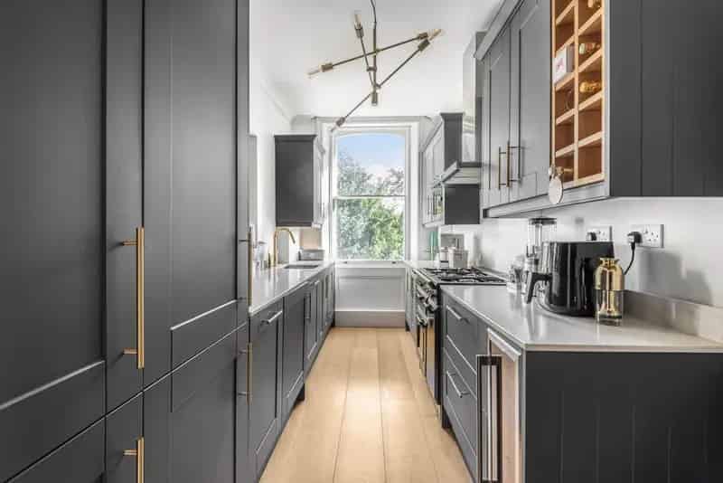 Two Bedroom Conversion Flat Brockley  Stylish Decor Communal Garden