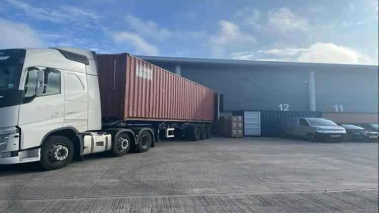 Modern Hybrid Warehouse Unit To Let