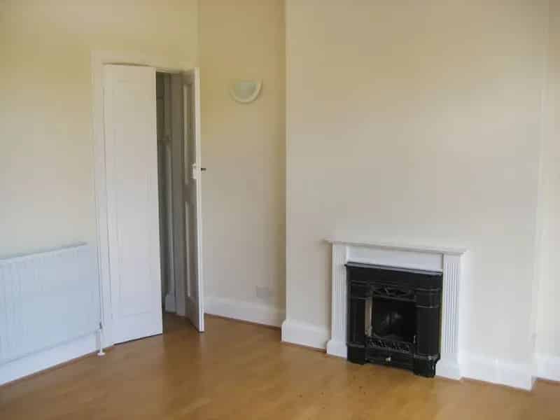 2-Bedroom Apartment Near City Centre - Ideal Investment