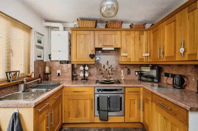 2 bedroom end of terrace house